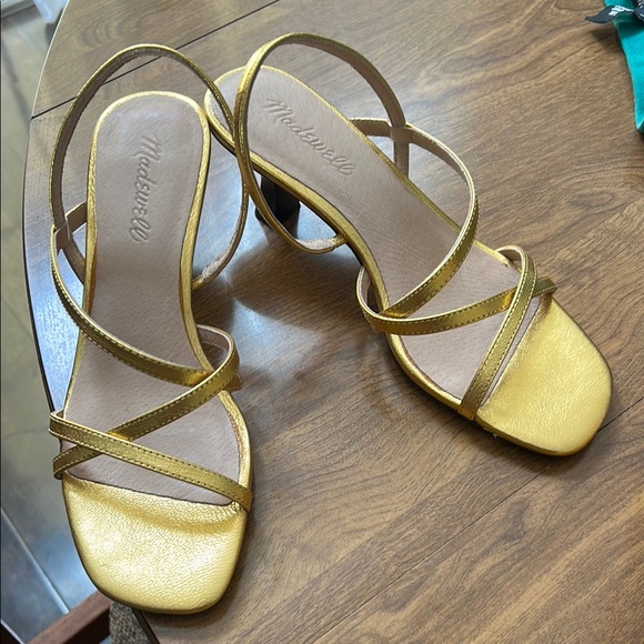 Madewell Gold Strappy Sandals Elegant Design - Picture 4 of 5
